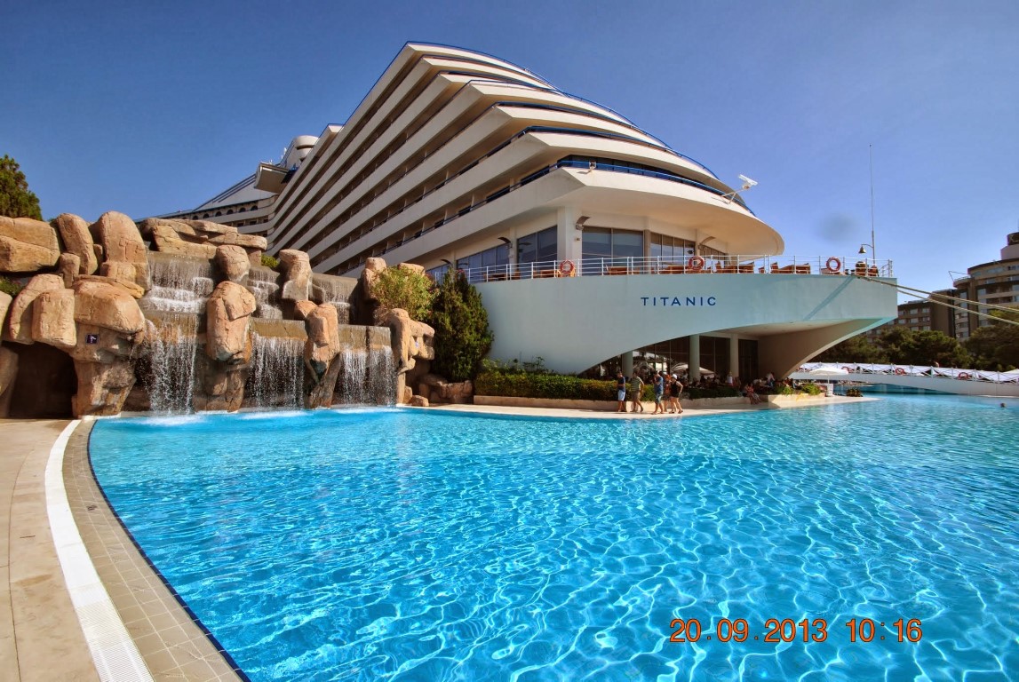 imagini hotel TITANIC LARA